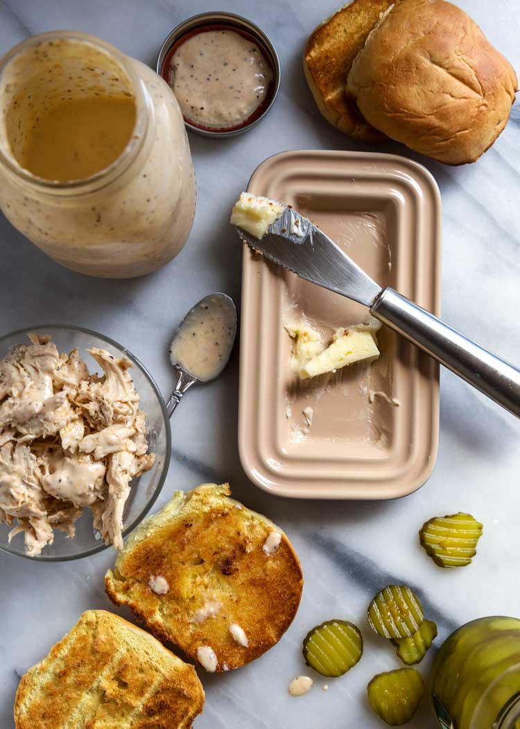 ingredients to make shredded chicken sandwiches