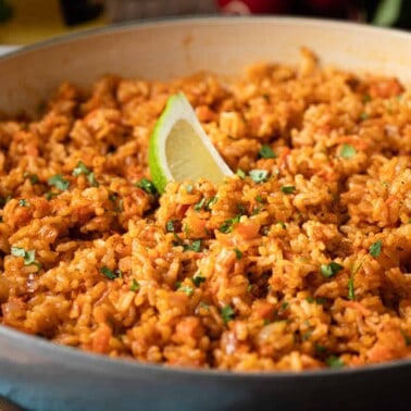 fluffy arroz rojo in large pot